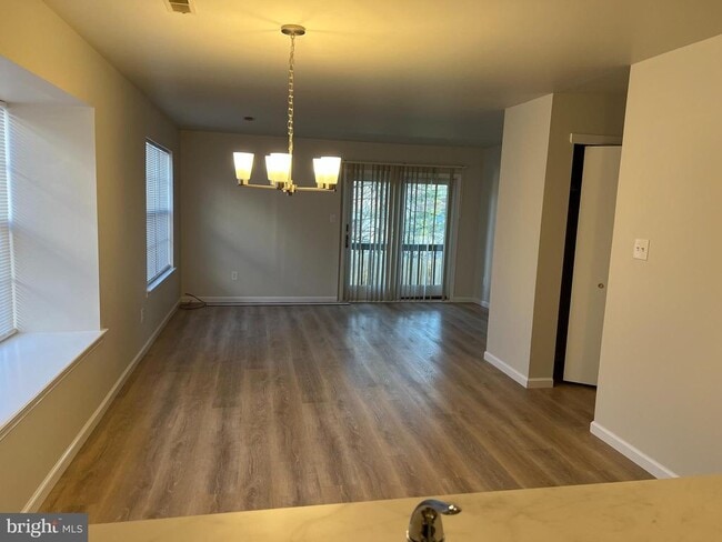 Building Photo - 83 W Laurel Ave