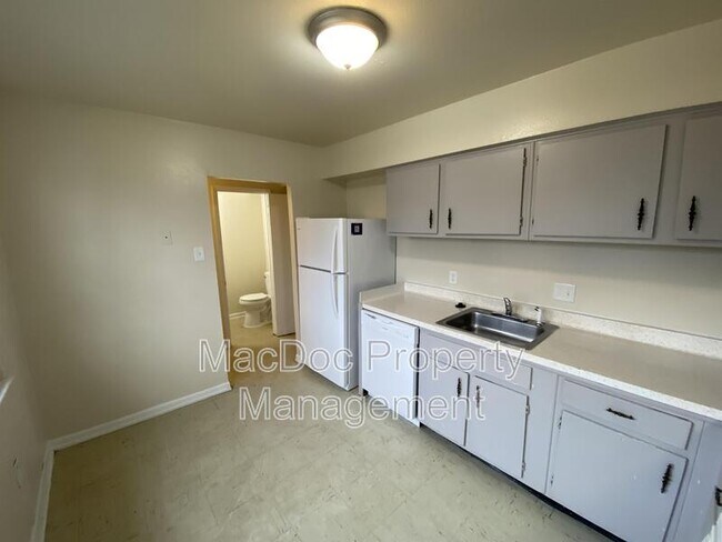 Foto del edificio - 1000 James Madison Cir