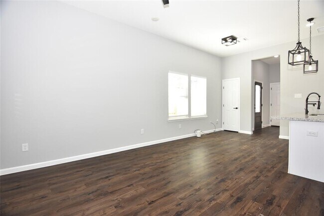 Building Photo - 7015 Goforth St