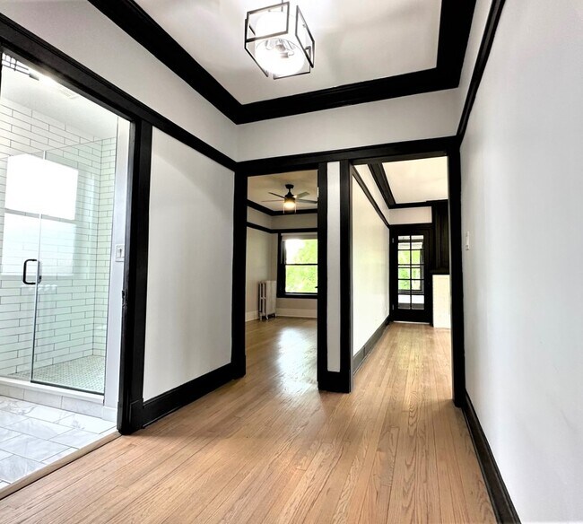Foto del edificio - 1400 W Summerdale Ave