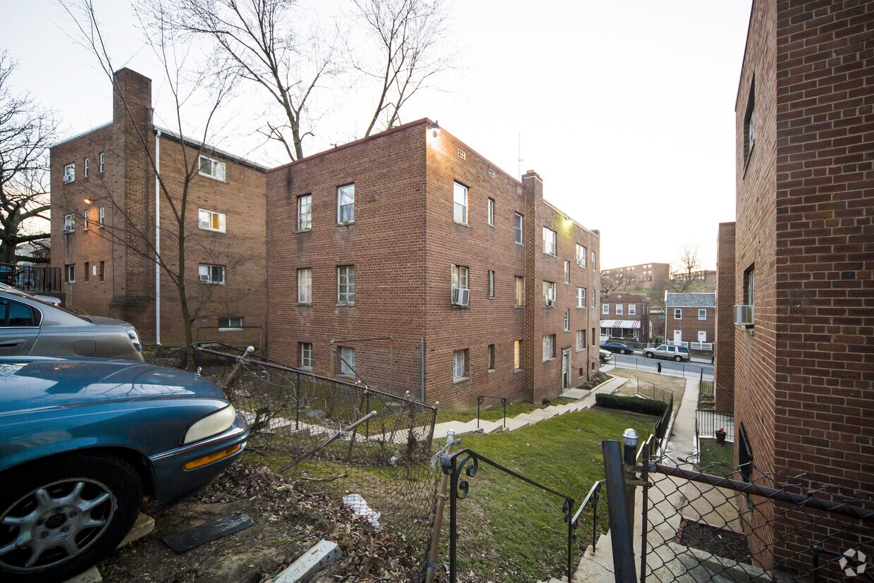 Foto del edificio - Division Flats