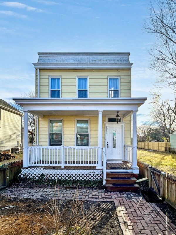 Primary Photo - 3021 Grayland Ave