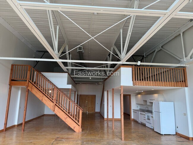 Foto del edificio - Eastworks: Light-filled studio with views ...