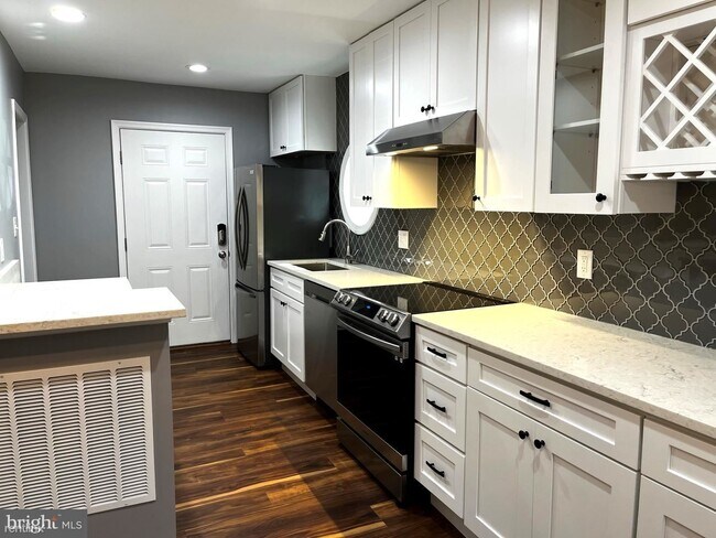 Foto del edificio - 2 br, 2 bath Condo - 4401 Arlington Boulevard
