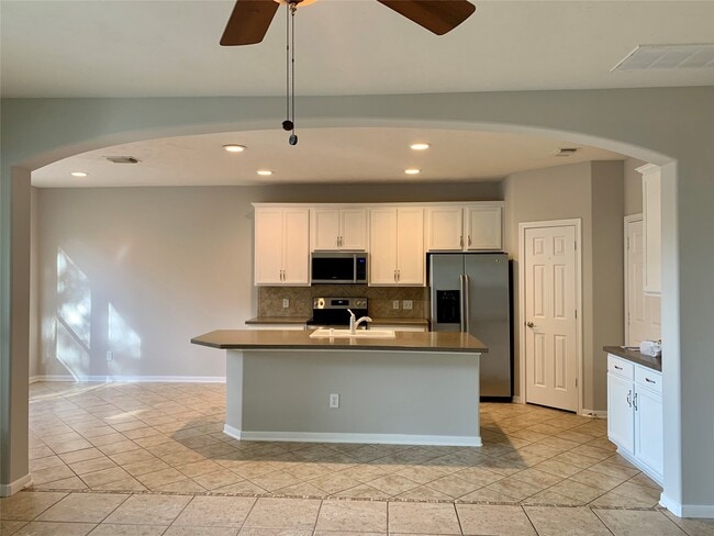 Building Photo - 11 Baccara Pl