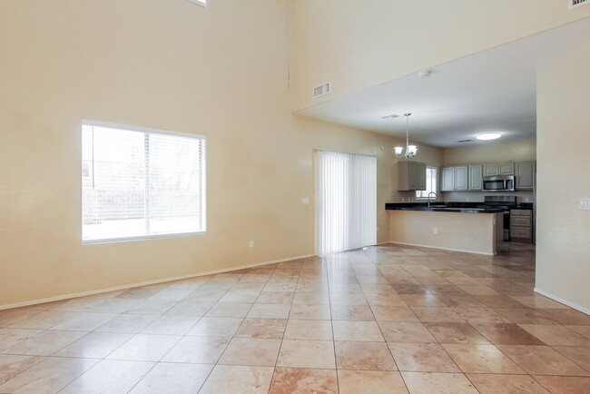 Building Photo - 11217 W Davis Ln