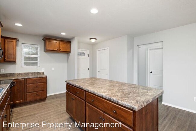 Foto del edificio - 3 br, 2 bath House - 838 S Waco Ave