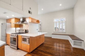 Building Photo - 420 Medford St