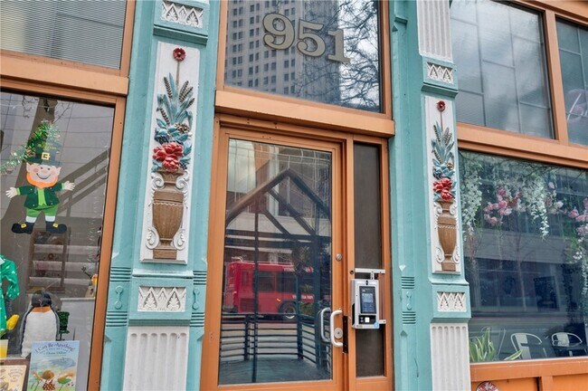 Foto del edificio - 951 Liberty Ave