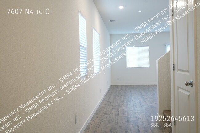 Building Photo - Natic Ct