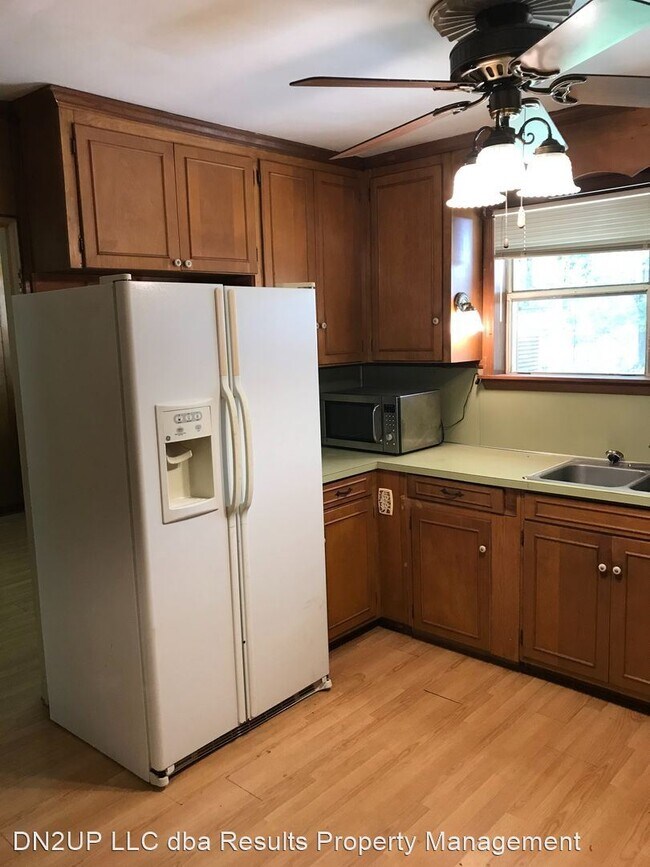 Foto del edificio - 3 br, 1 bath House - 570 Salem Road