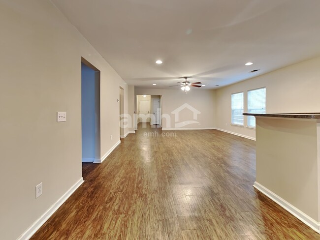 Building Photo - 103 Ducane Street