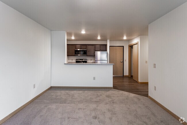2 habitaciones, 2 baños - 970 pies cuadrados - Sala de estar - Park Brook Apartments