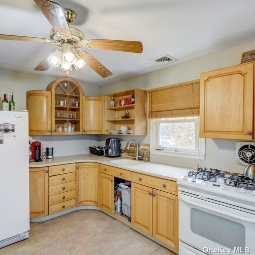 Foto del edificio - 38 Little East Neck Rd S