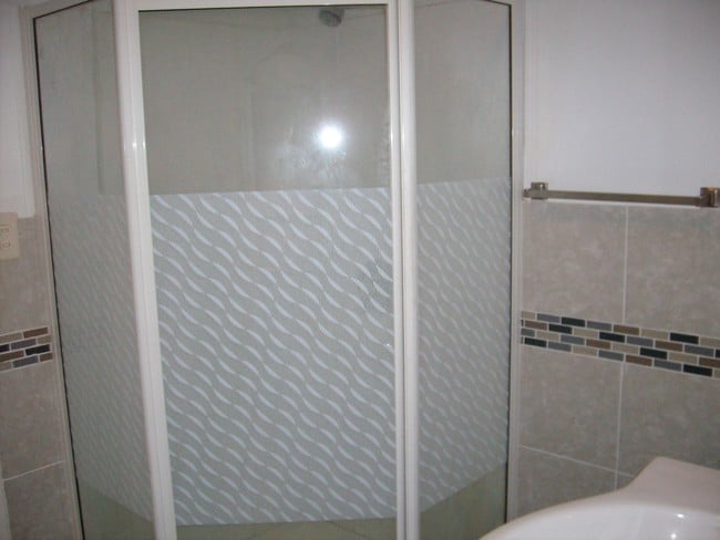 Ducha en el baño - 105 Plymouth Street