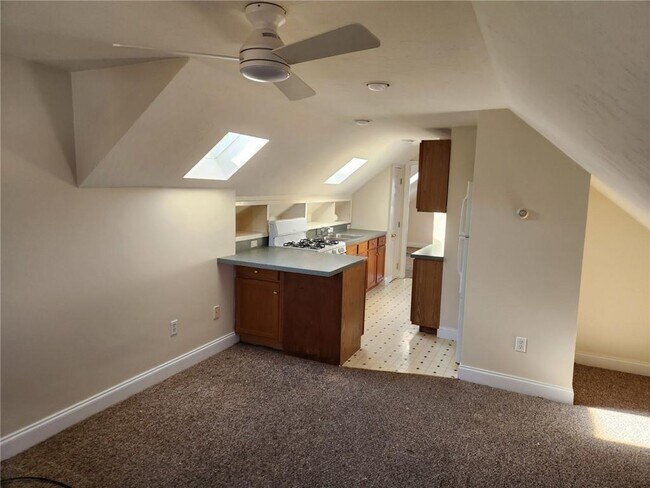 Building Photo - 384 Metacom Ave