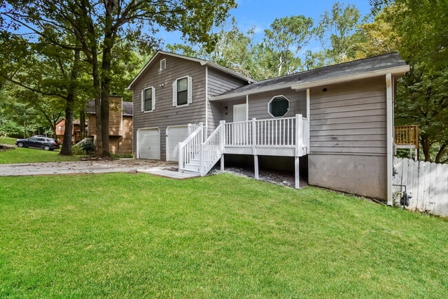 Building Photo - 4173 Woodcrest Dr