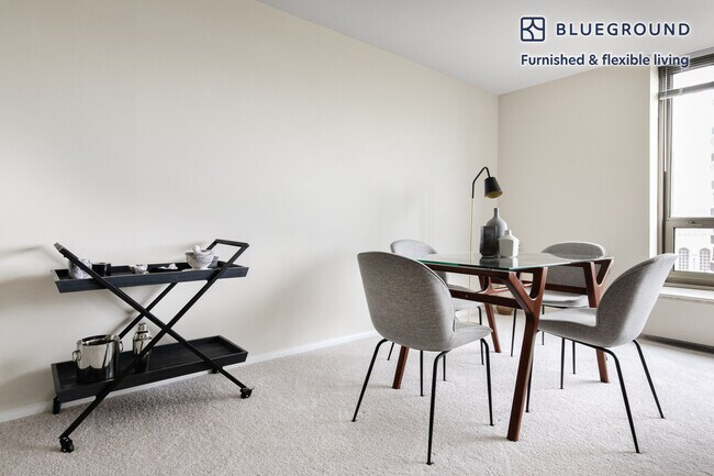 Foto del edificio - 3450 N Lake Shore Dr