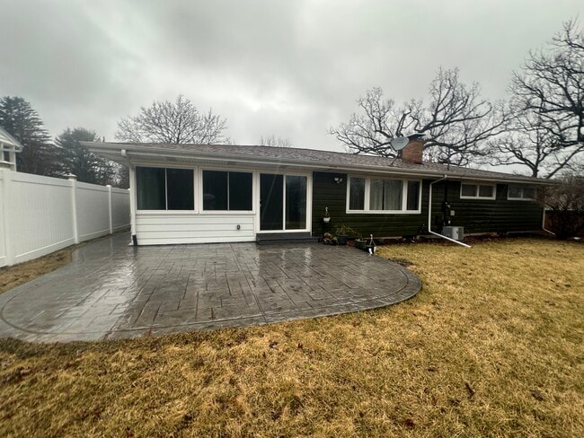 Building Photo - 909 S Midvale Blvd