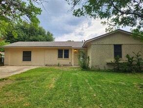 Building Photo - 2633 Crestbrook Ln