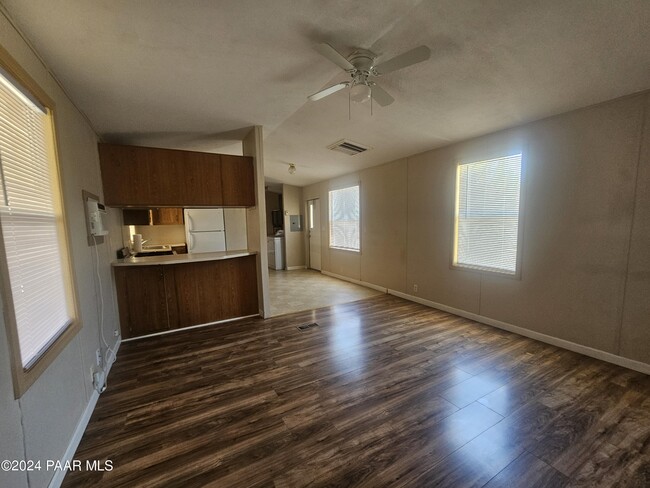 Building Photo - 17243 E Lakeview Dr