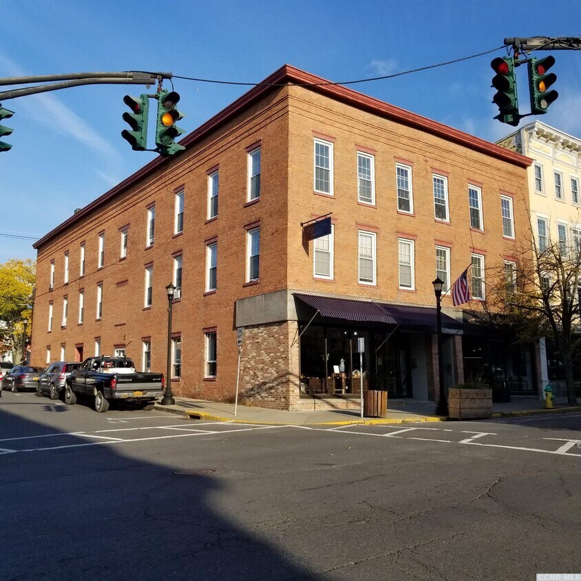Primary Photo - 602 Warren St