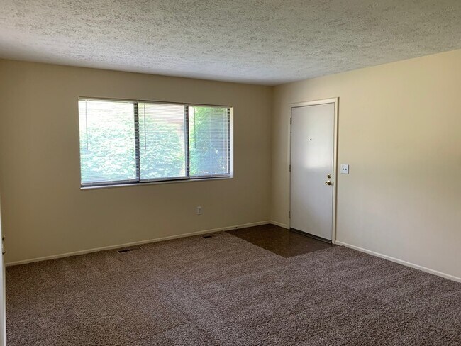 Building Photo - 217 Eisenhower Dr