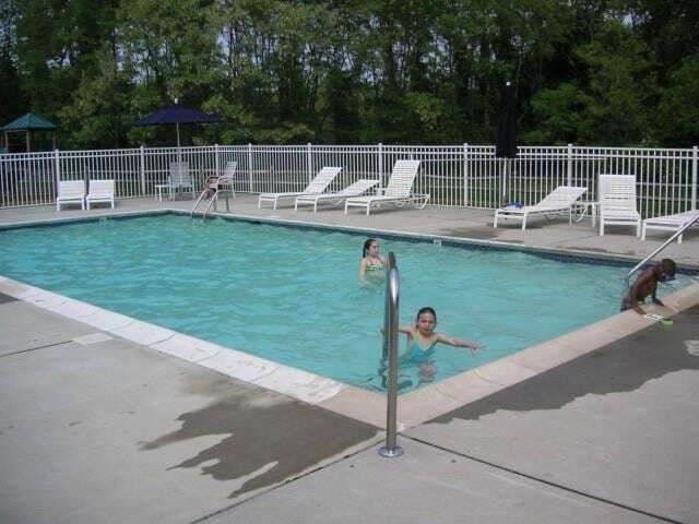 Foto del edificio - 102 Larson Dr