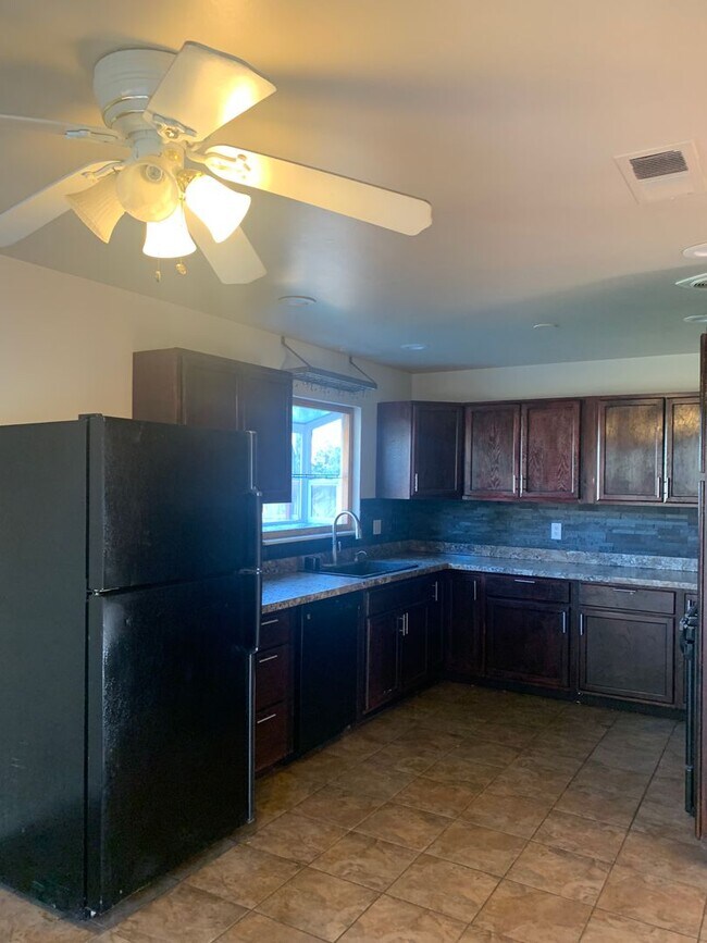 Foto del edificio - 3 Bedroom, 2 bath home in Chico, Just off ...