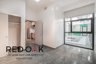 Building Photo - 430 S Broadway