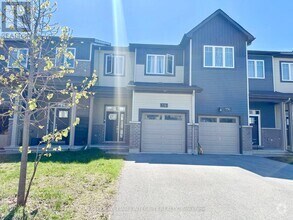 Building Photo - 558 Clemency Cres