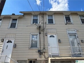 Building Photo - 143 W 17th St