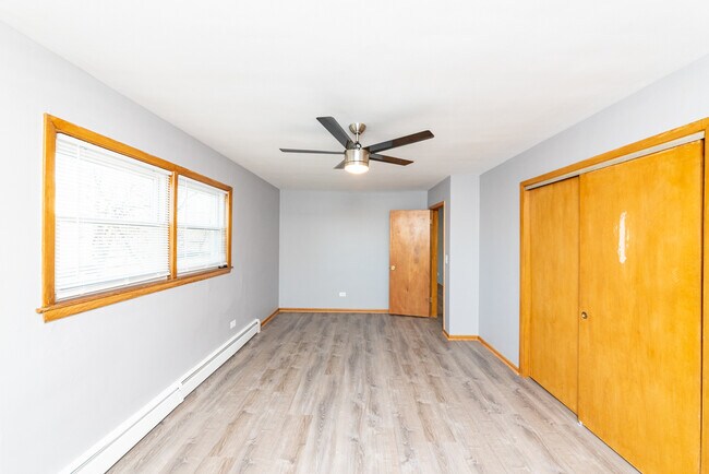 Foto del edificio - 5834 W Montrose Ave
