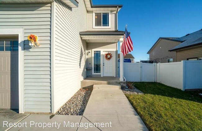 Building Photo - 4 br, 2.5 bath House - 12467 W Moorfield Ave