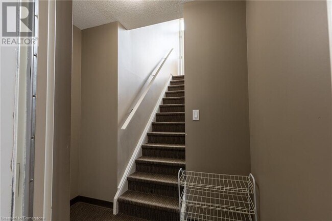 Building Photo - 38 Howe Dr