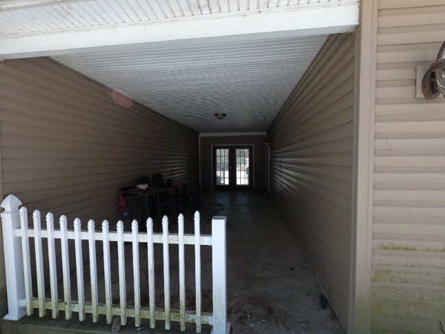 Building Photo - 942 Butler Pike