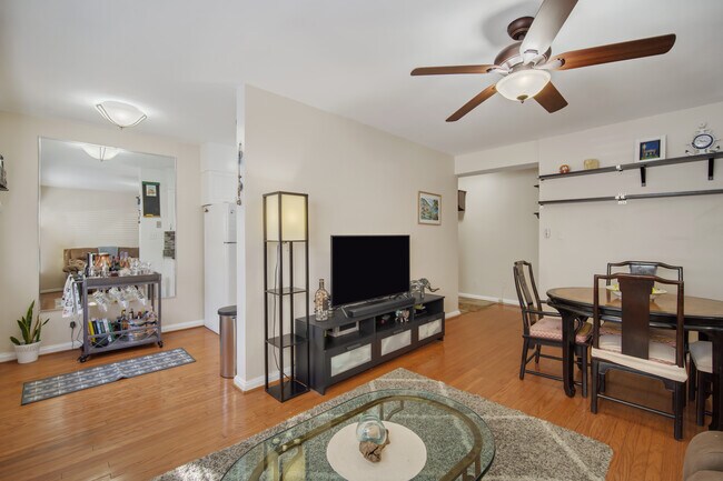 Building Photo - 4803 Wellington Dr