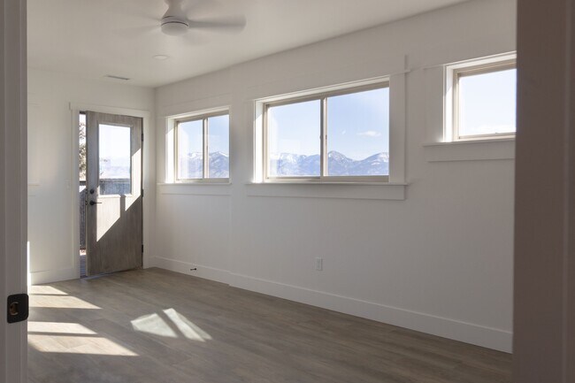 Building Photo - 546 Alaska Frontage Rd