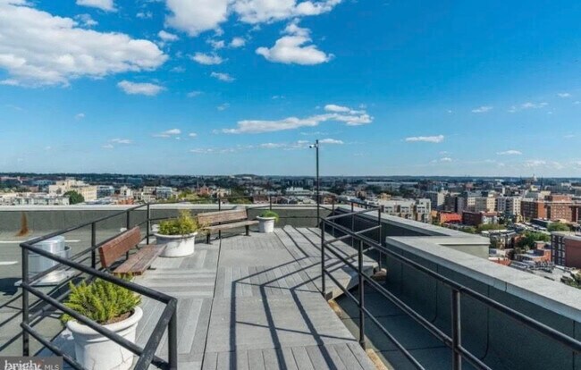 Foto del edificio - 1615 Q St NW