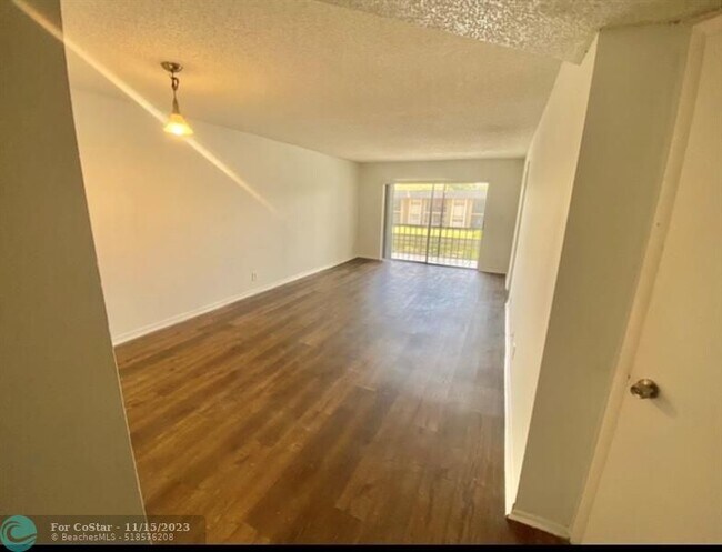 Foto del edificio - 7960 S Colony Cir