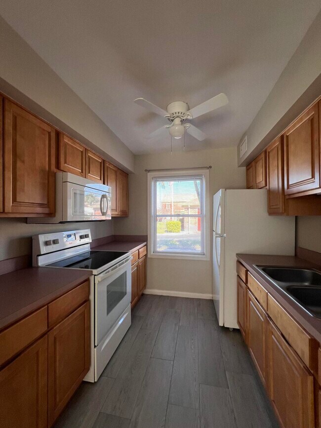 Foto del edificio - 931 Jamestown Ave