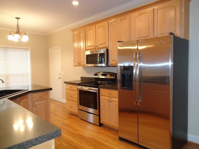 Foto del edificio - 2406 Adelaide Drive