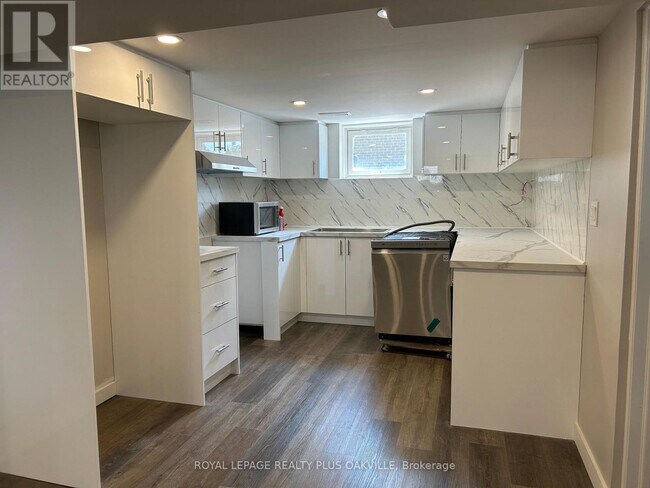 Building Photo - 269 West 5th Street