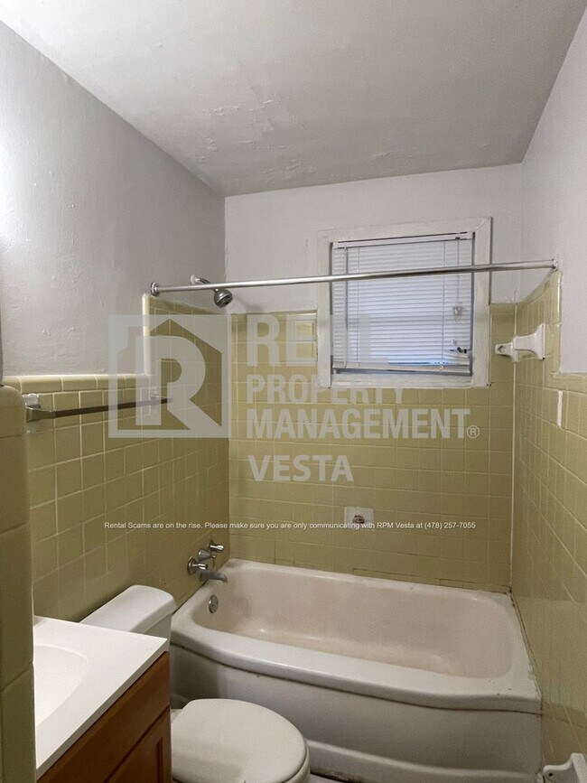 Foto del edificio - Three Bedroom House in South Macon