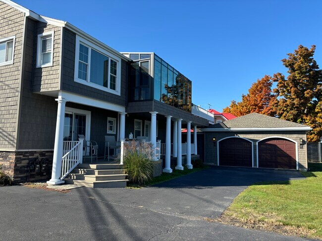 Foto del edificio - 4188 Lake Shore Rd