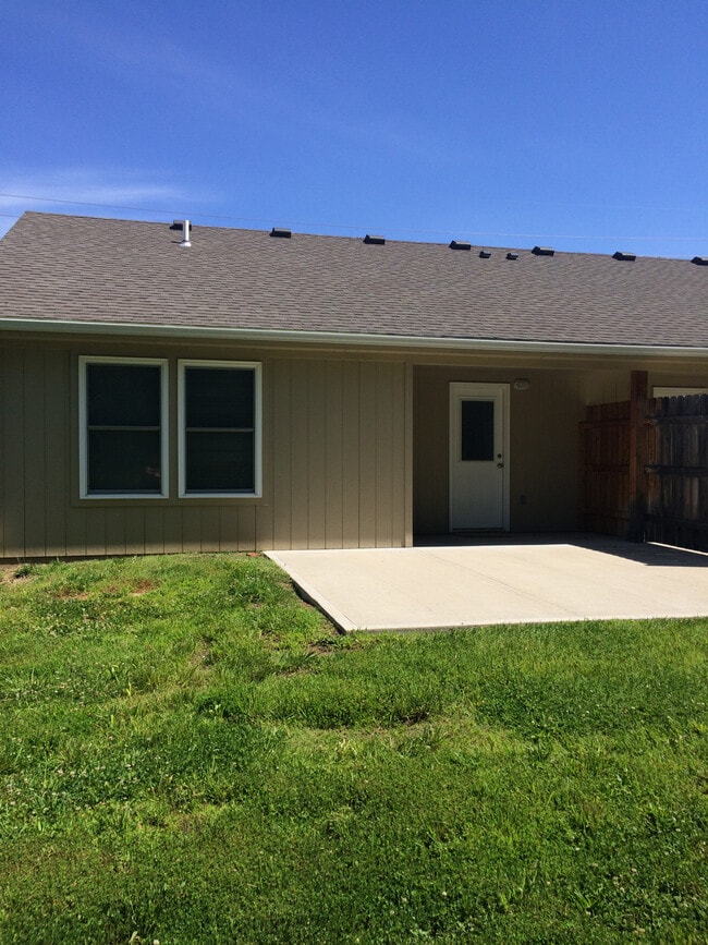 Building Photo - 610 A W Market St