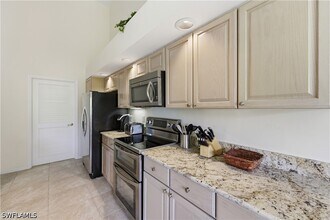 Building Photo - 27038 Oakwood Lake Dr