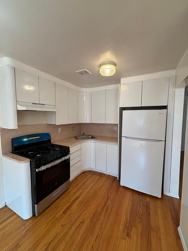 Foto del edificio - 913 E 15th St