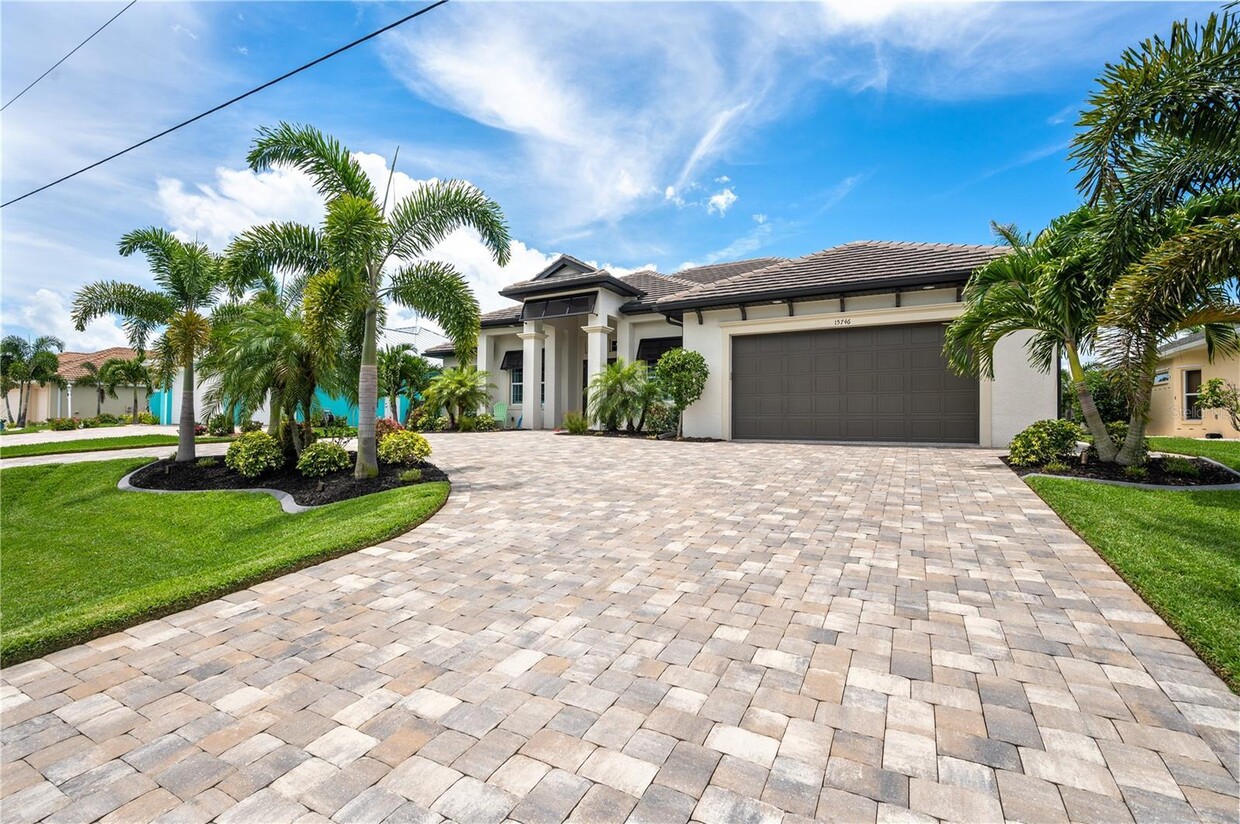 Foto principal - Waterfront home in South Gulf Cove.