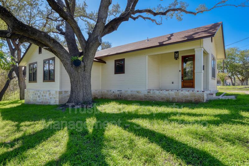 Primary Photo - 325 E St